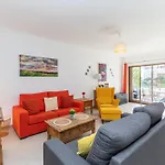 Barnton, Centre Apartament *